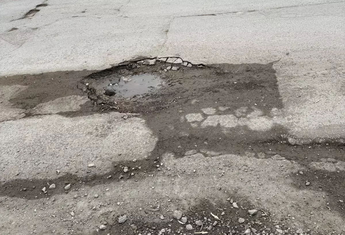 Сколько лет будут латать дорогу? - новости на Lada.kz 16.02.2026