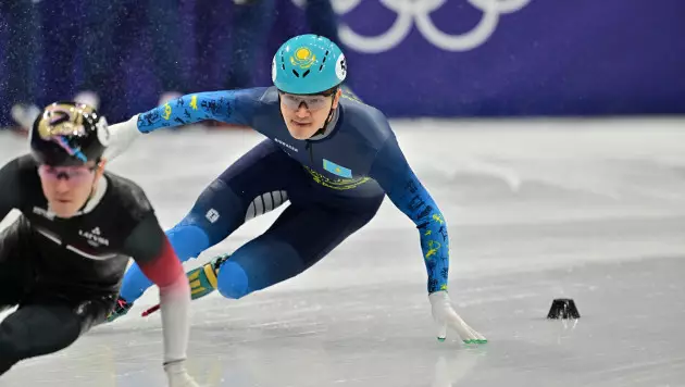Казахстанец с первого места пробился в четвертьфинал Олимпиады-2026