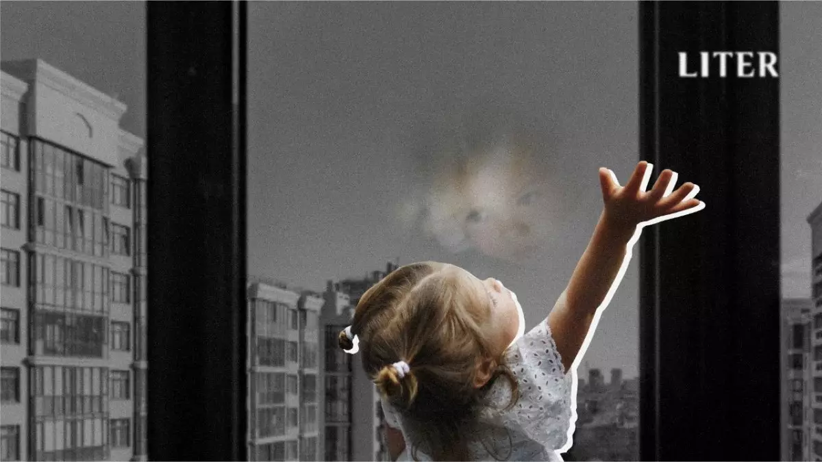 Двое малышей заперлись в квартире на высоте 7 этажа в Астане