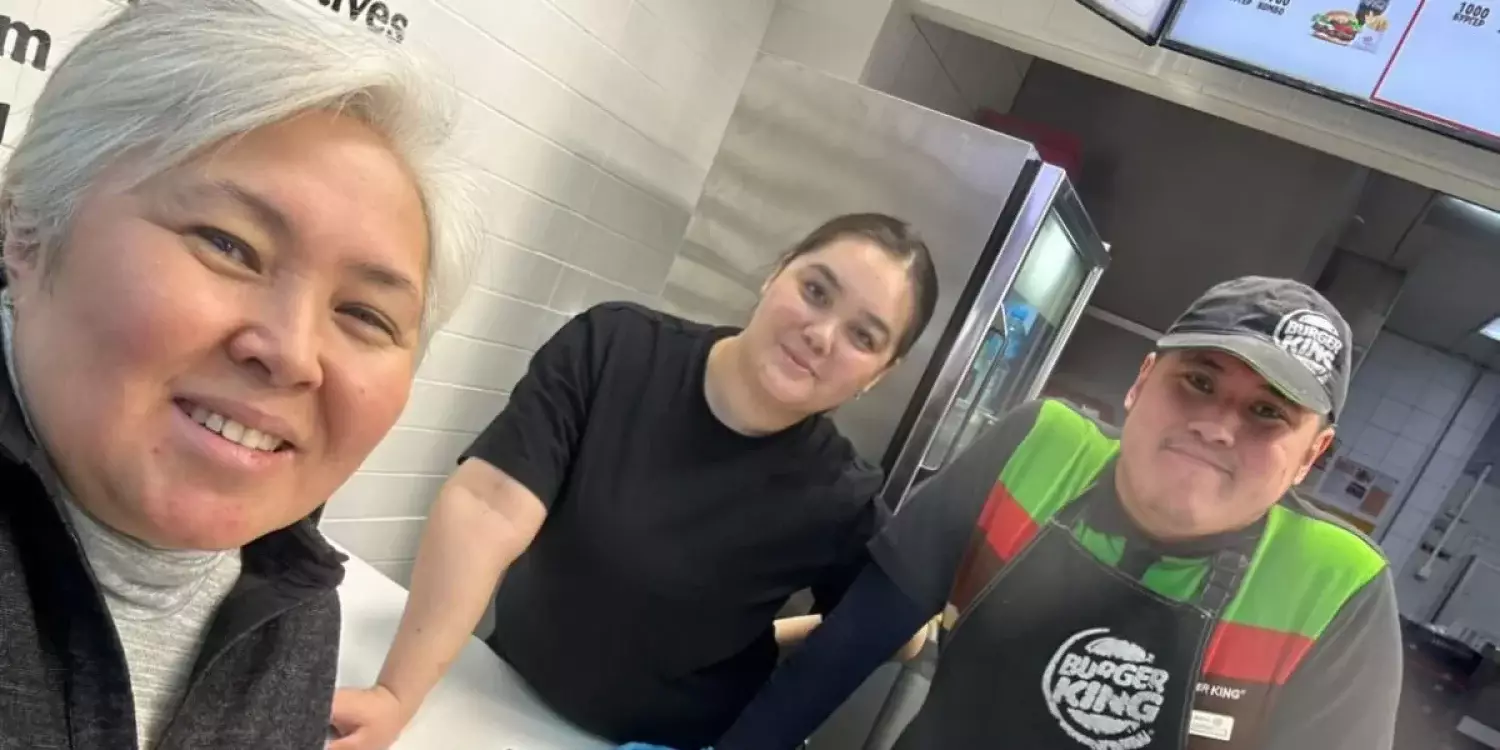 «Аутизмі бар қызметкерді жұмыстан шығарып жіберді»: Burger King-ке қатысты дау шықты