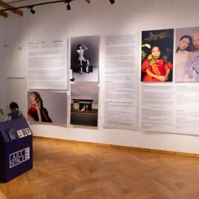 В Астане состоялось открытие дебютной фотовыставки Анель Базыловой «Я здесь»