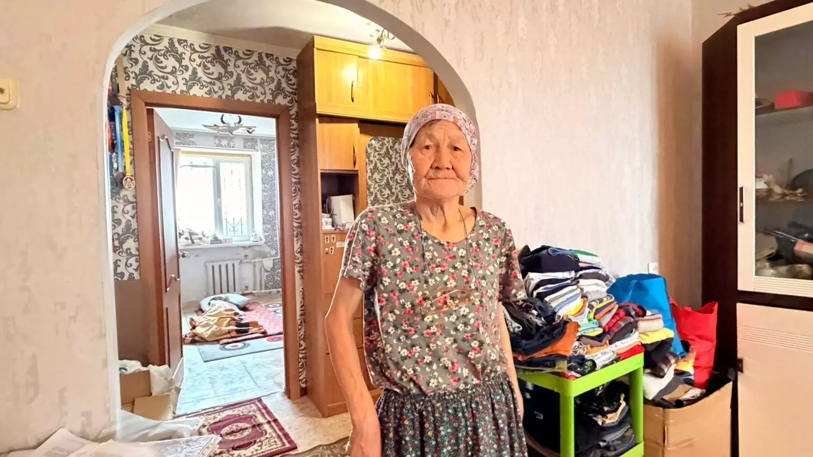 "18 жыл бойы несиесін өзім төледім": Ақтөбеде 72 жастағы зейнеткер жалғыз ұлымен үйді бөлісе алмай жүр