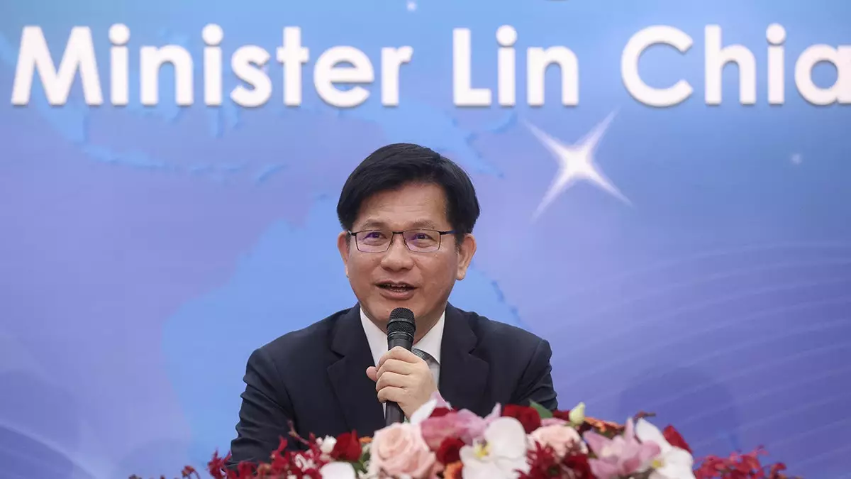 Тайвань "не будет обострять ситуацию, но и не уступит" китайскому давлению, предупредил глава МИД.