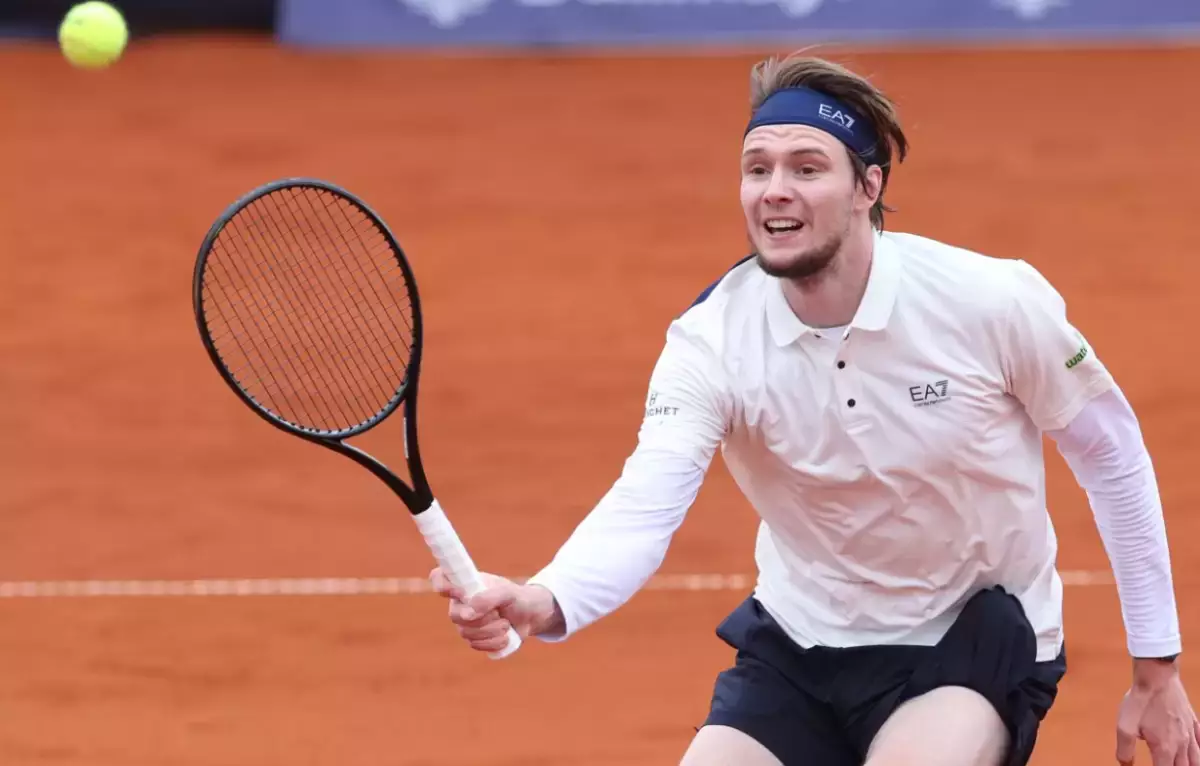 Бублик снялся с турнира в Дохе из-за усталости