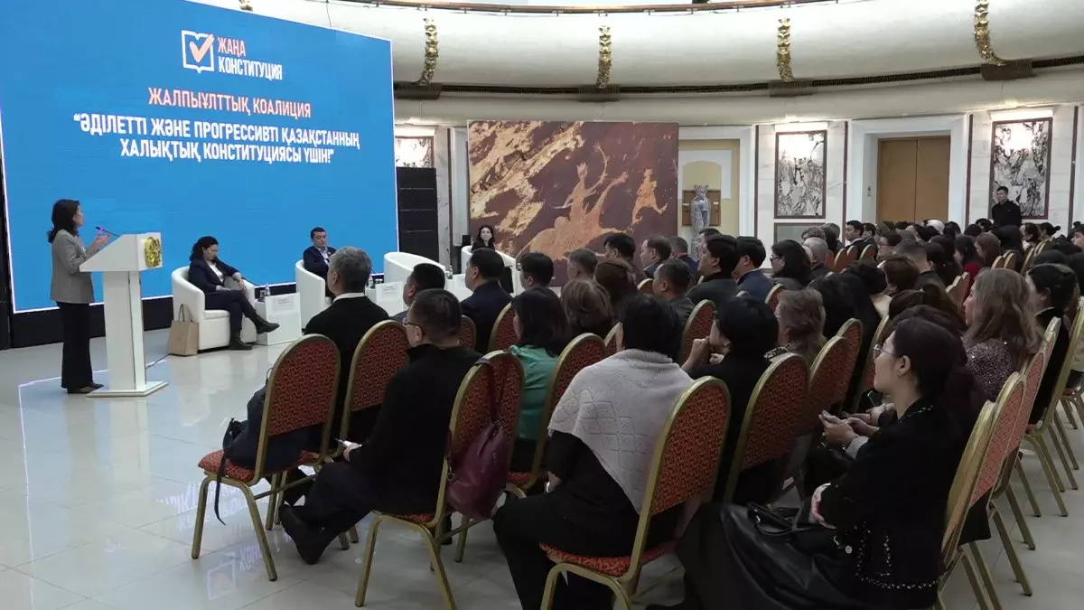 Алматыда Конституциялық комиссия мүшелері білім беру саласының өкілдерімен кездесті