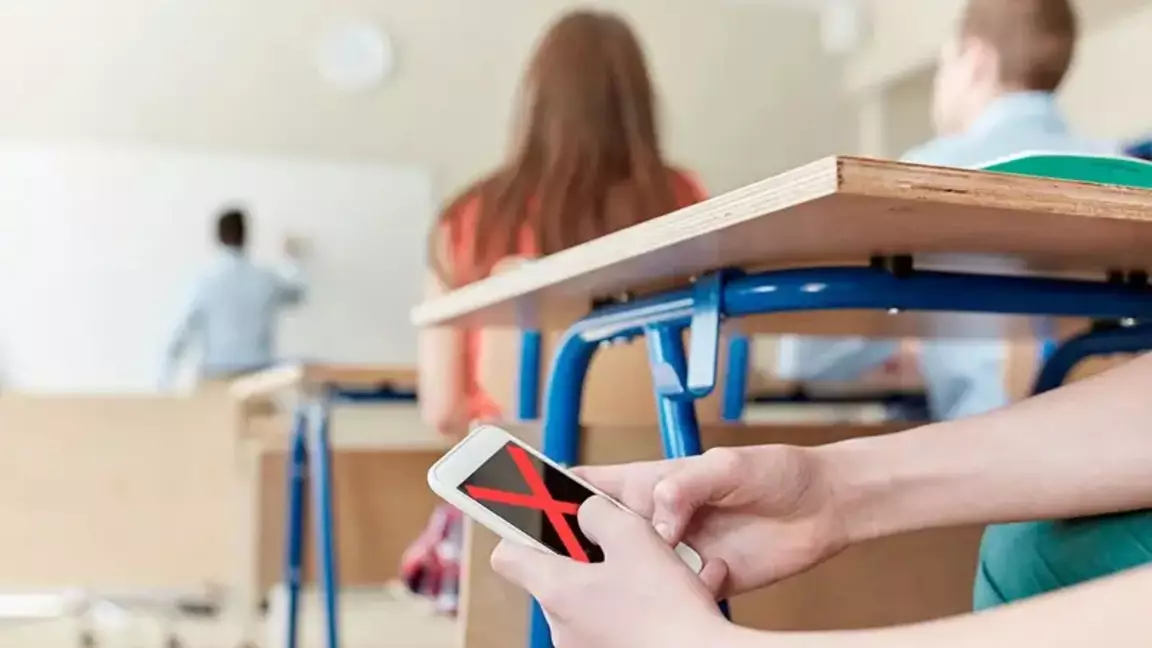 Қазақстанда оқушыларға смартфон пайдалануға толық тыйым салынуы мүмкін