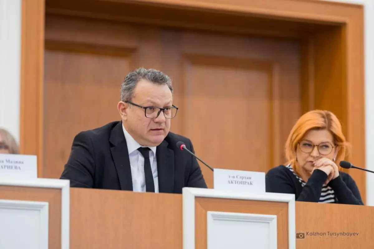 Проект новой Конституции представлен представителям иностранных государств и международных институтов