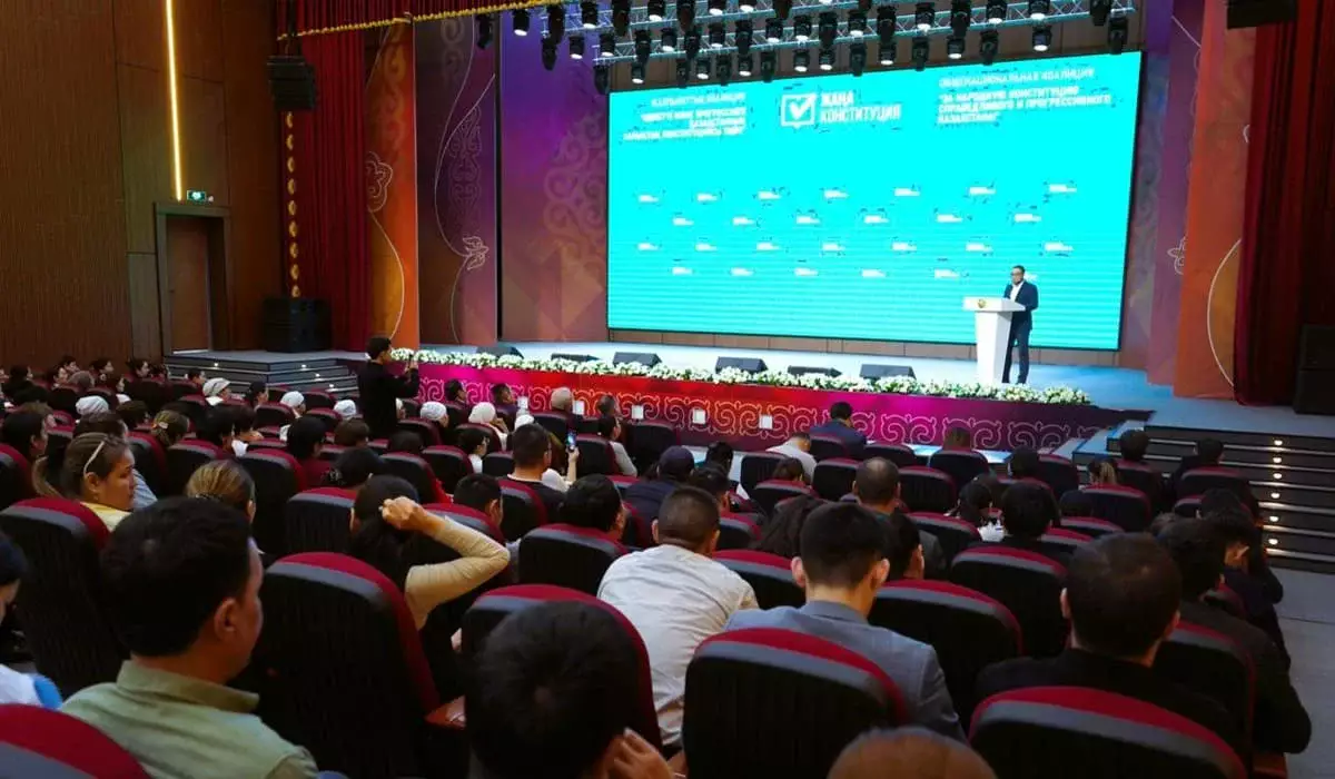 Члены коалиции «За Народную Конституцию» провели встречу с жителями Туркестана