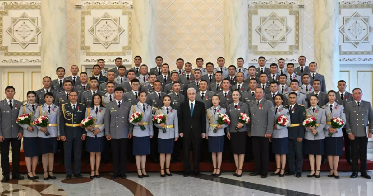  «Ел қорғау – ең абыройлы міндет»: Президент бір топ офицерге мемлекеттік награданы тапсырды 