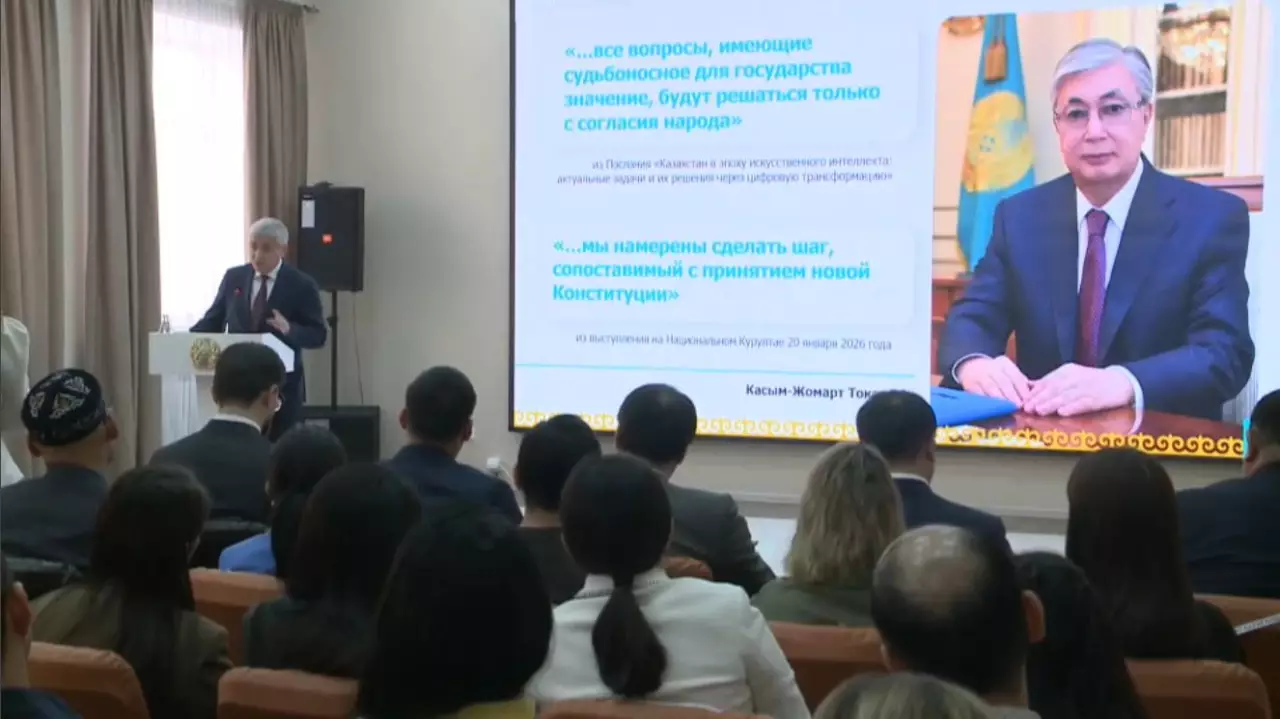 Қарағандылық жастар жаңа Конституция жобасын талқылады