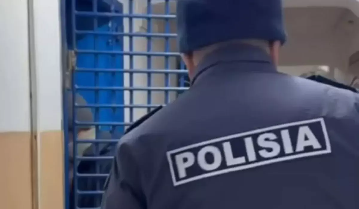 Абай облысында ер адам автобуста боқтаймын деп темір тордан бір-ақ шықты