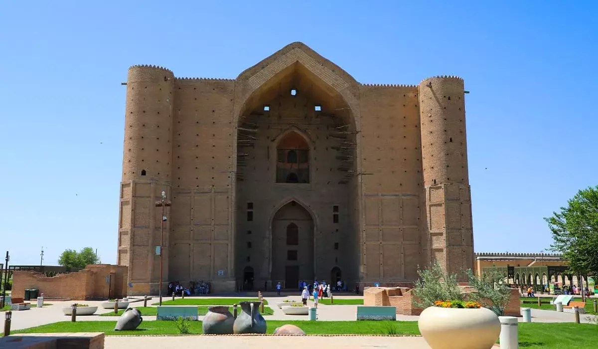 В мавзолее Ходжа Ахмеда Ясави вводят новые меры безопасности и пропускной режим