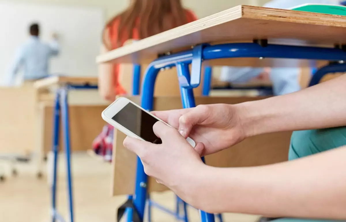 Қазақстанда мектеп оқушыларының үзіліс кезінде телефон пайдалануына да тыйым салынбақ