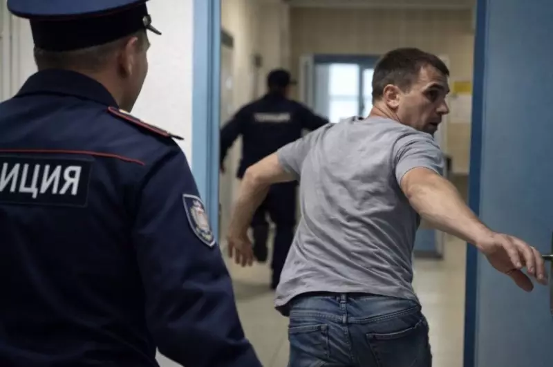 В Темиртау подозреваемый в грабеже сбежал из-под конвоя