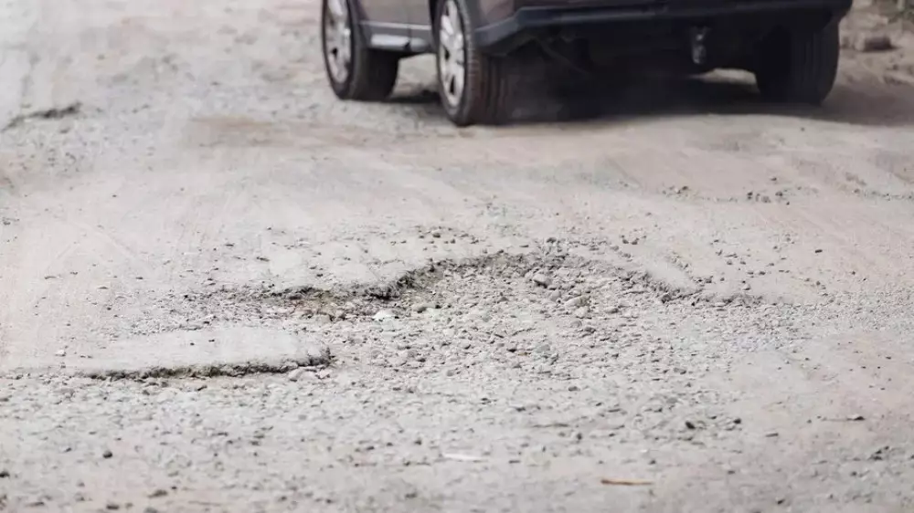 Еще больше участков автодорог закрыли в Казахстане из-за непогоды