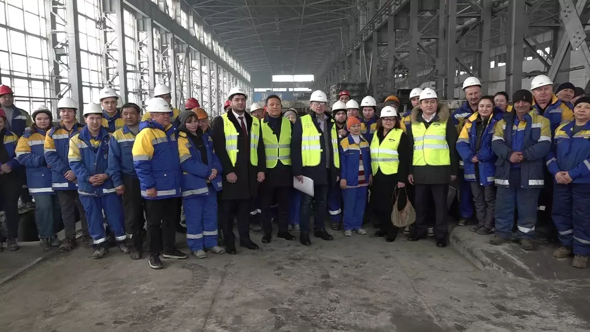 В Алматы мажилисмены встретились с заводчанами и разъяснили проект новой Конституции