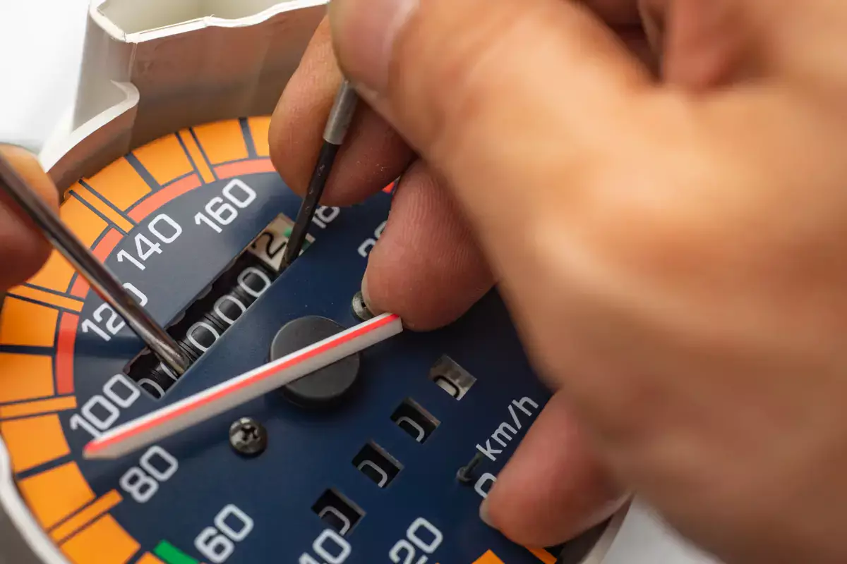 За скрученный пробег — штрафы и тюрьма: в России предлагают ужесточить наказание для продавцов авто - новости на Lada.kz 16.02.2026