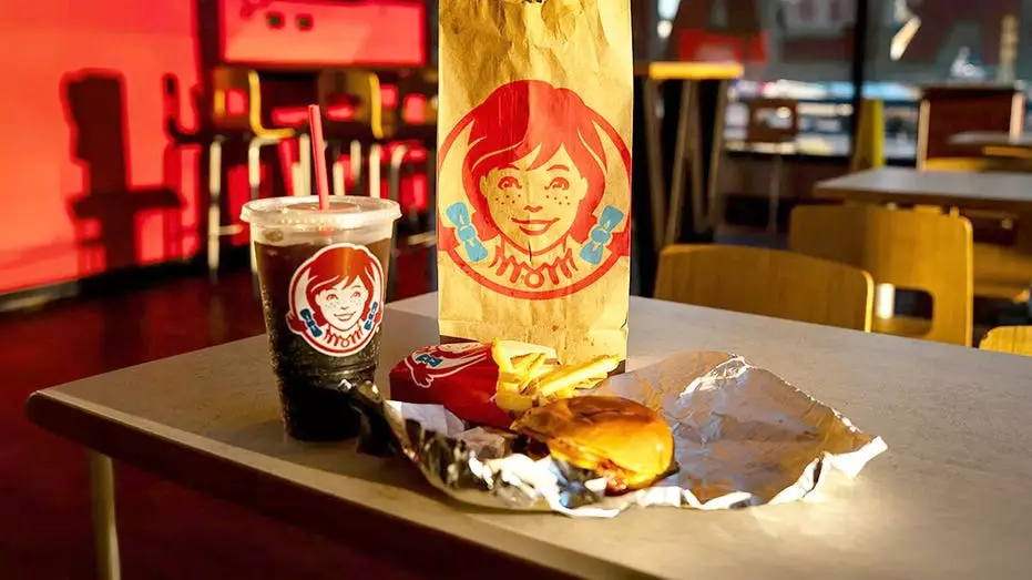 Wendy's закроет сотни ресторанов, чтобы сосредоточиться на ценовой политике для роста продаж.