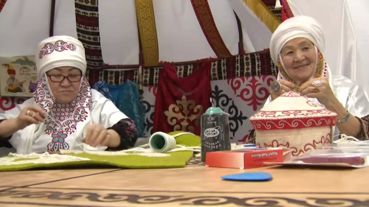 Алматылық ақ жаулықты әжелер Гиннесс рекордын орнатпақшы