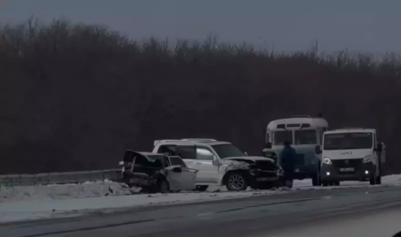Два авто разбились на трассе в Акмолинской области