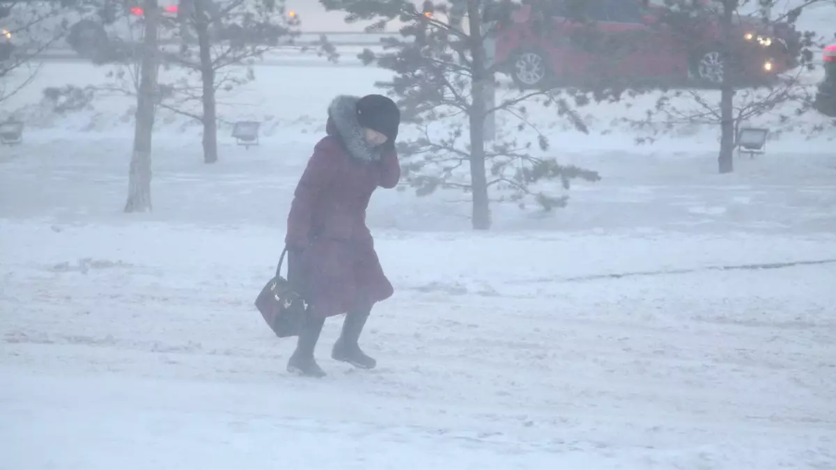 Қар аралас жаңбыр мен көктайғақ: 17 өңірде дауылды ескерту жарияланды