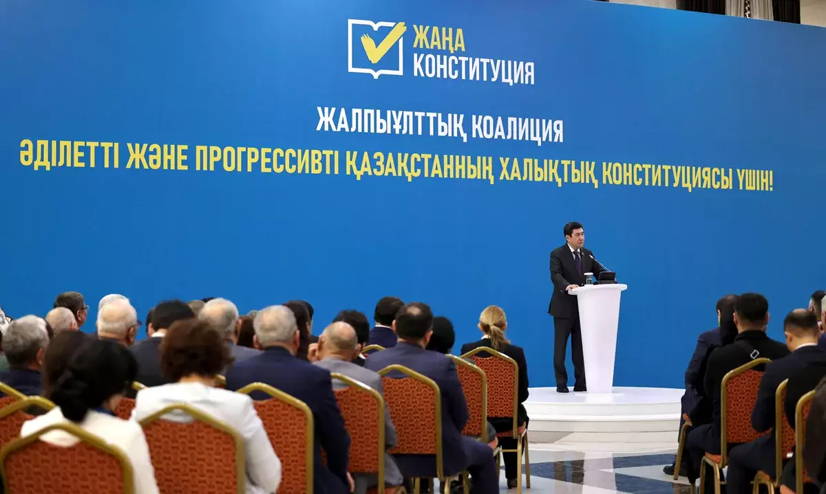 Коалиция мүшелері Жамбыл облысының тұрғындарына Жаңа Конституцияның негізгі нормаларын түсіндірді