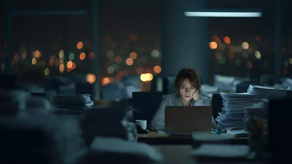 “Копать от забора до утра“. Деловая культура переработок в Казахстане