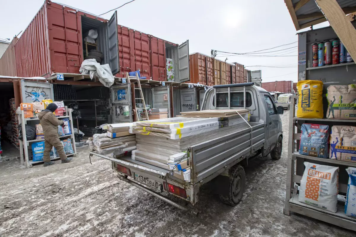 «Цены ниже, выбор больше»: россиянка показала, как ездит в Казахстан за стройматериалами