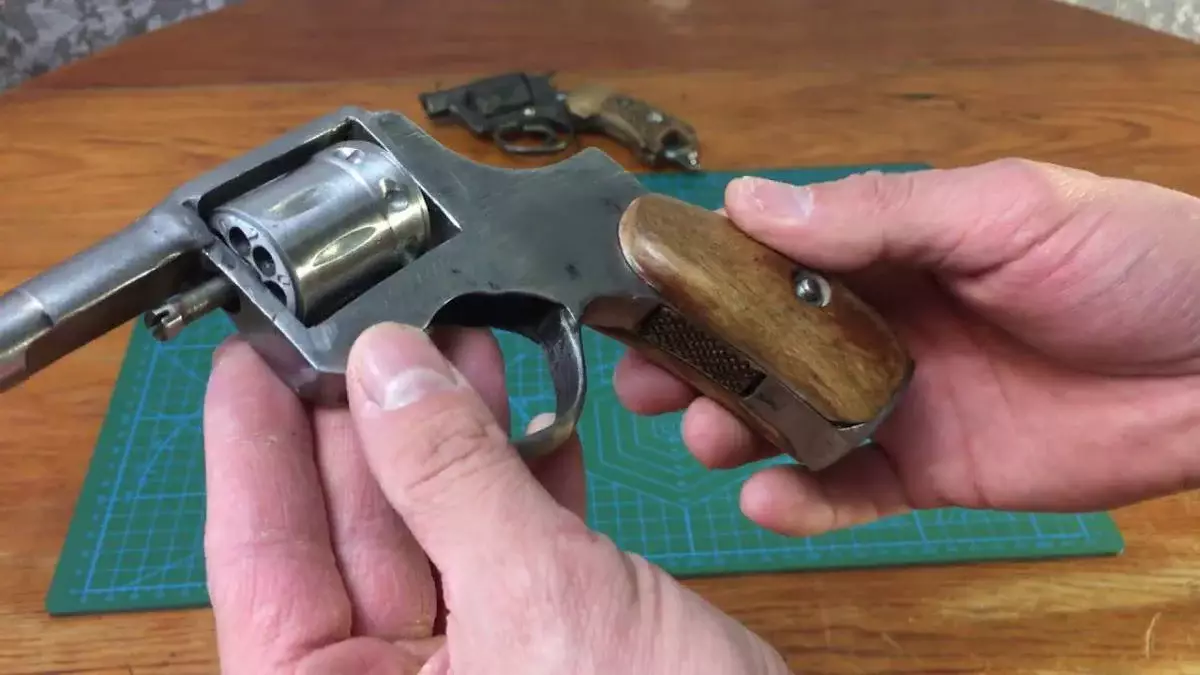 Не мог расстаться: почти 30 лет житель Павлодарской области хранил револьвер