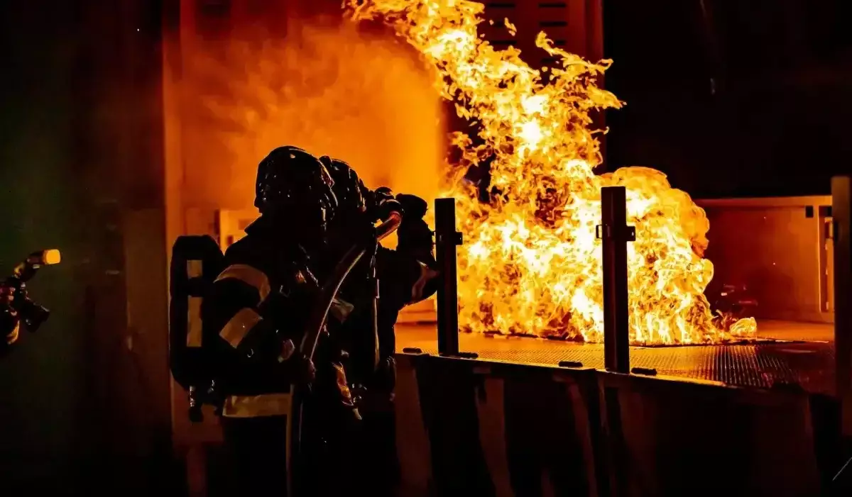 Петропавлда пәтерден шыққан өрт: 35 тұрғын шұғыл эвакуацияланды