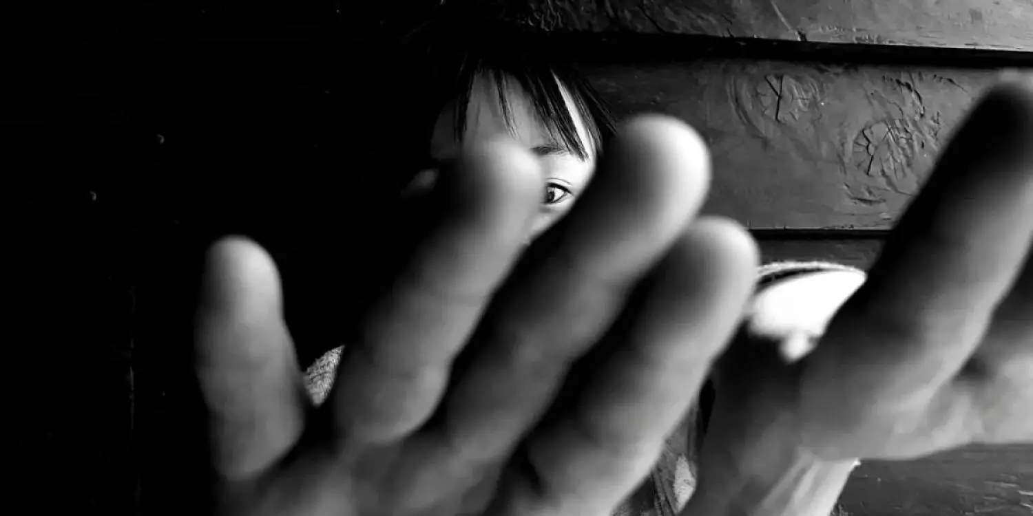 Астанада 82 жастағы қария 7 жасар шөбересін зорлаған: қыздың анасы оқиғаның қалай болғанын айтты