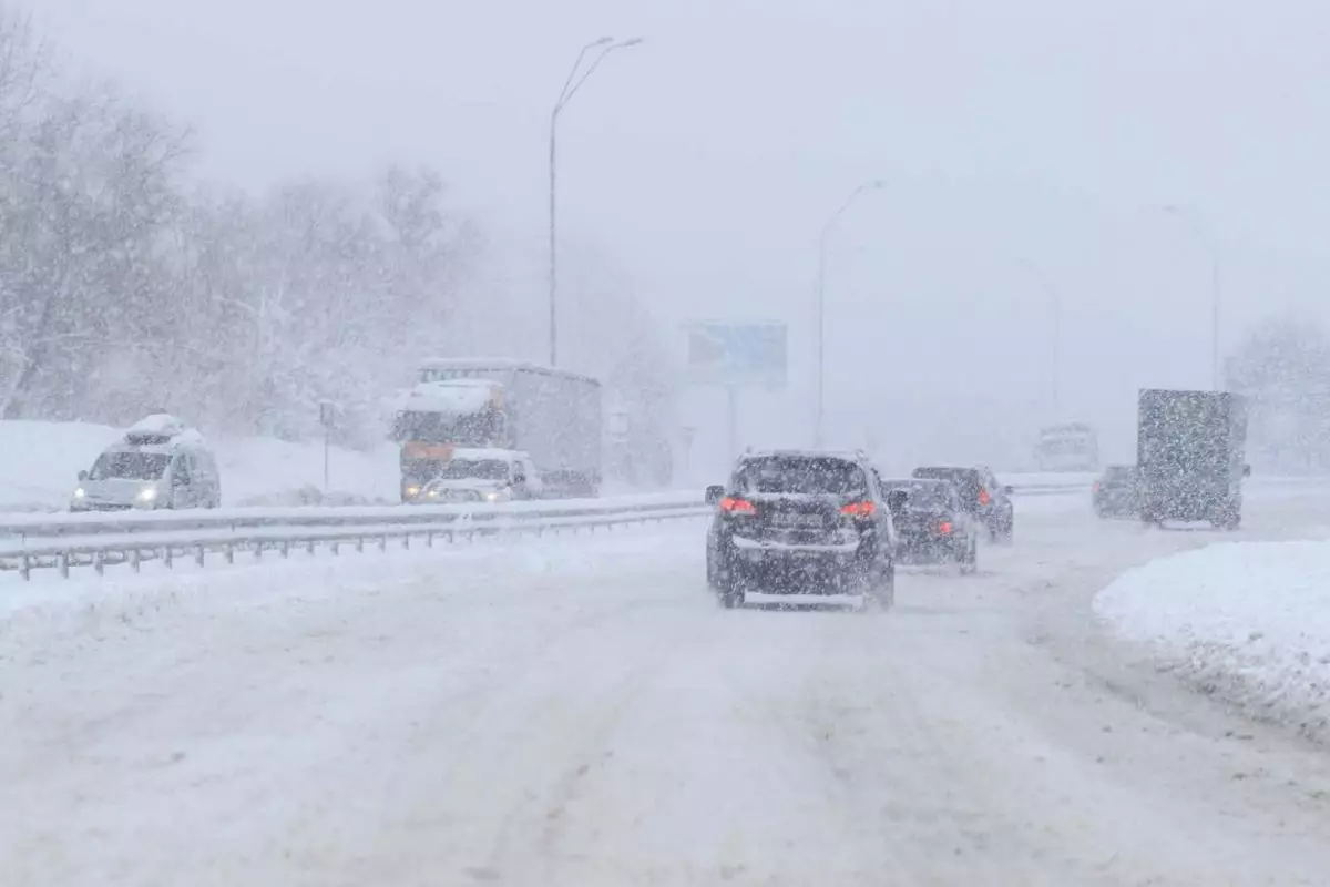 Осадки осложнят движение на трассах в Казахстане