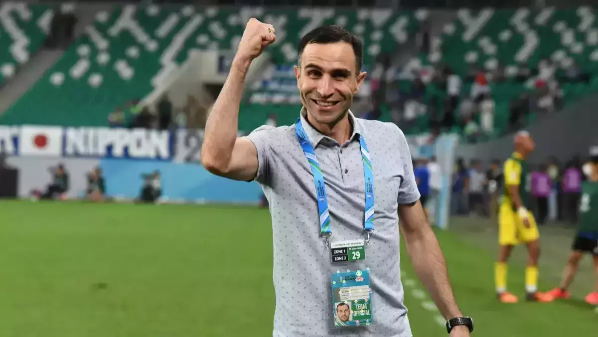 «Бір тілде сөйлеу факторы қатты әсер етті». Өзбекстанды әлем чемпионатына шығарған Кападземен эксклюзивті сұхбат