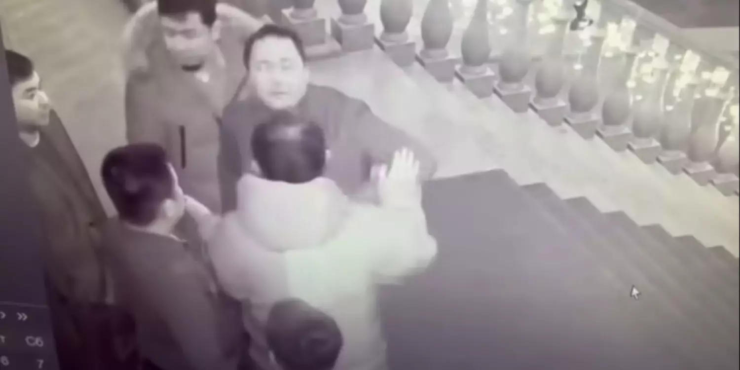Қонақүйде депутаттың төбелескен видеосы тарады