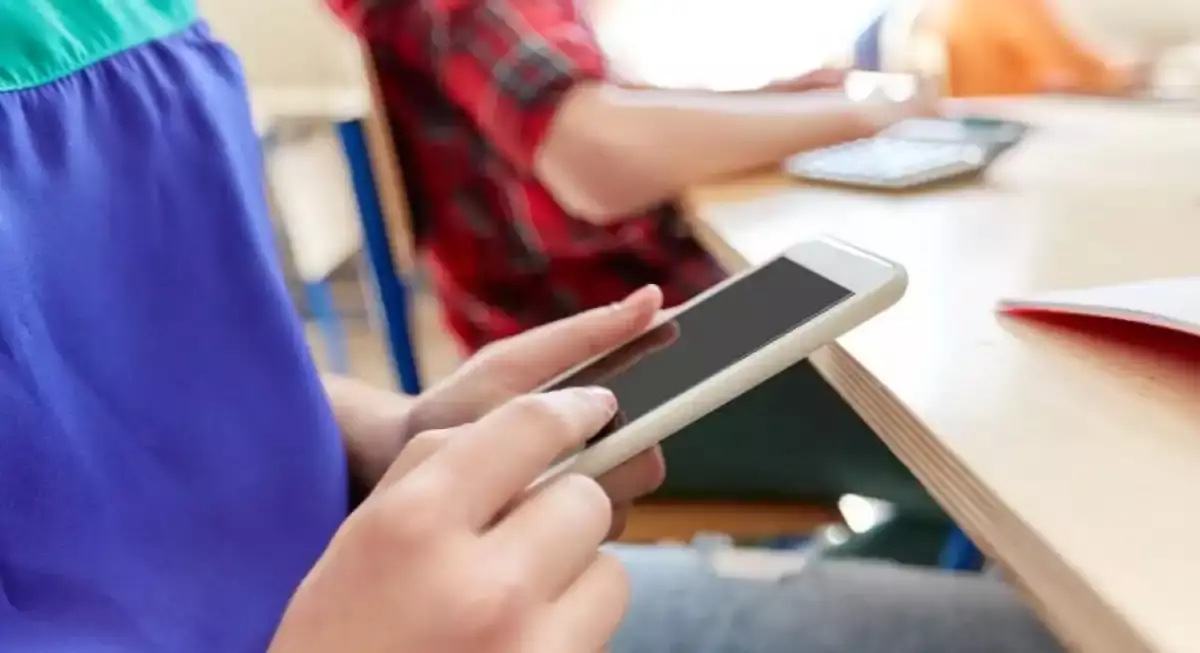 Қазақстан мектептерінде смартфон қолдануға неге тыйым салынбақ?