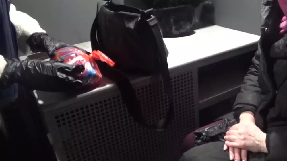 Астанада әйелдің сөмкесінен 1 келі гашиш табылды