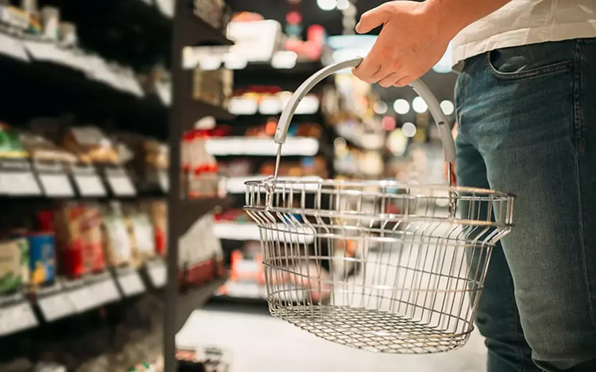 Новый исторический максимум: 57% семейного дохода казахстанцы тратят на еду - новости на Lada.kz 17.02.2026