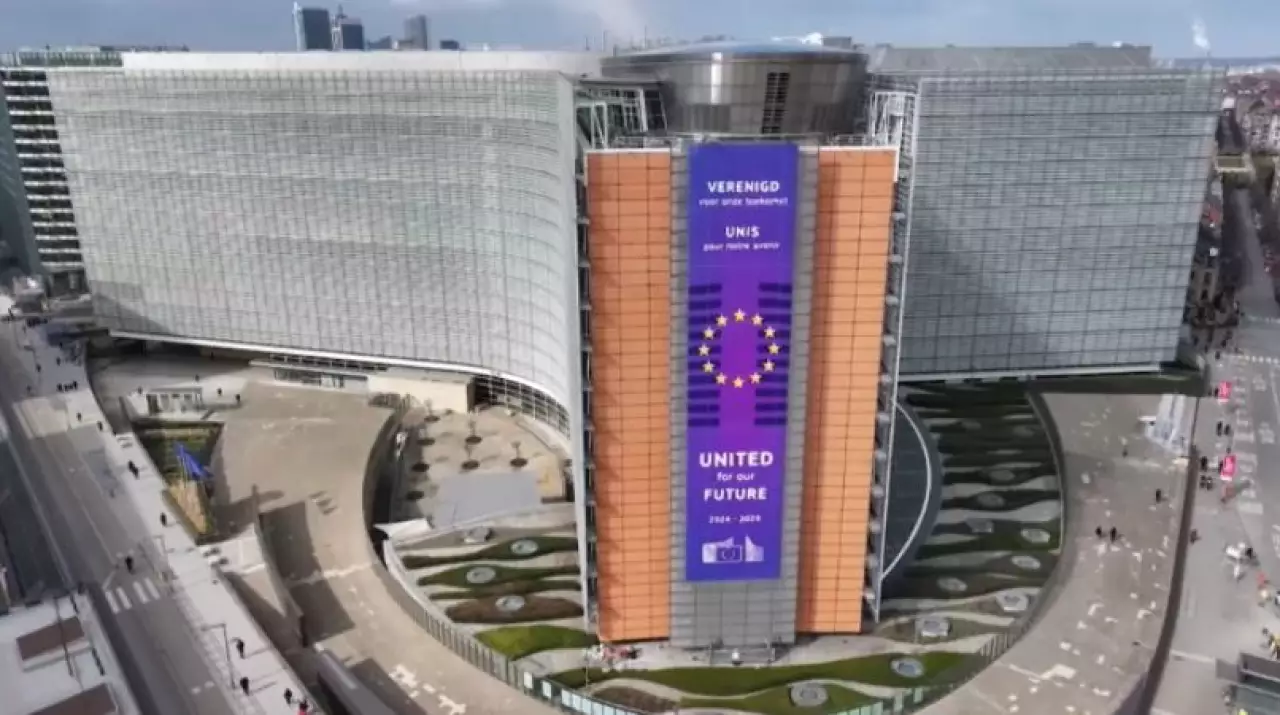 Европарламент отключит ИИ на планшетах