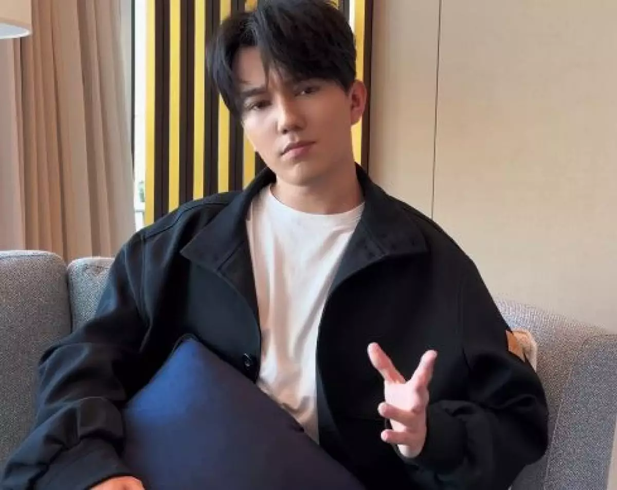 Костюм от стилиста Майкла Джексона и личная домбра: чем удивит выставка Димаша Кудайбергена