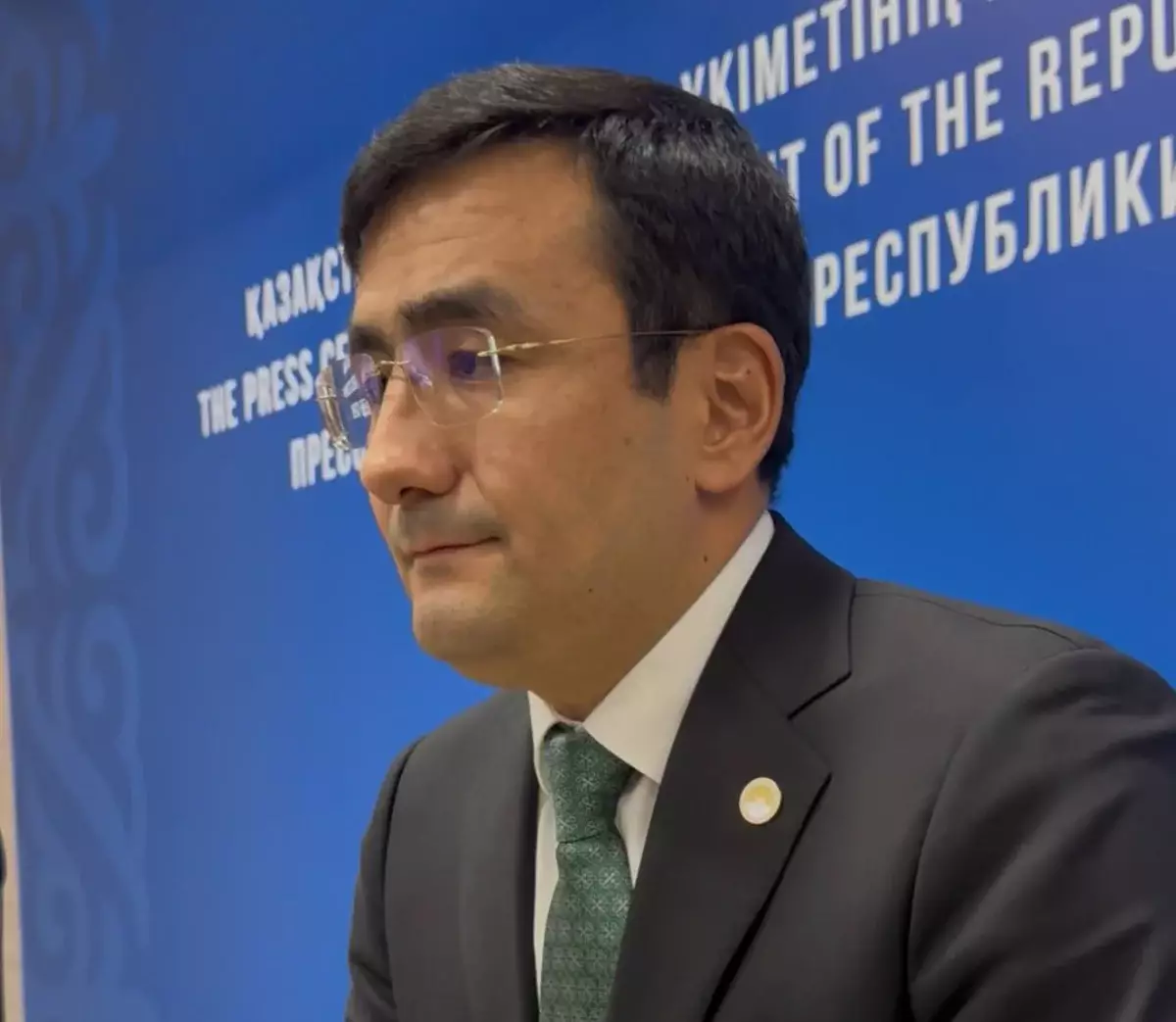 Выше средней: глава «Байтерека» нехотя раскрыл зарплаты сотрудников