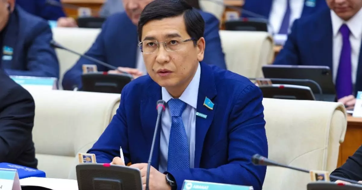  “Рилс түсір демейді, түн ортасы мазаламайды”: Асхат Аймағамбетов мұғалімдерден сүйінші сұрады 