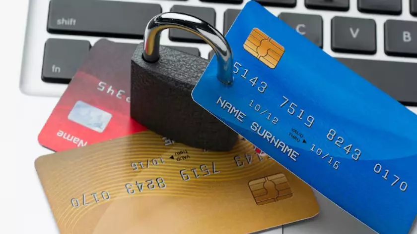 Фейковая блокировка карт: казахстанцев массово разводят по новой схеме