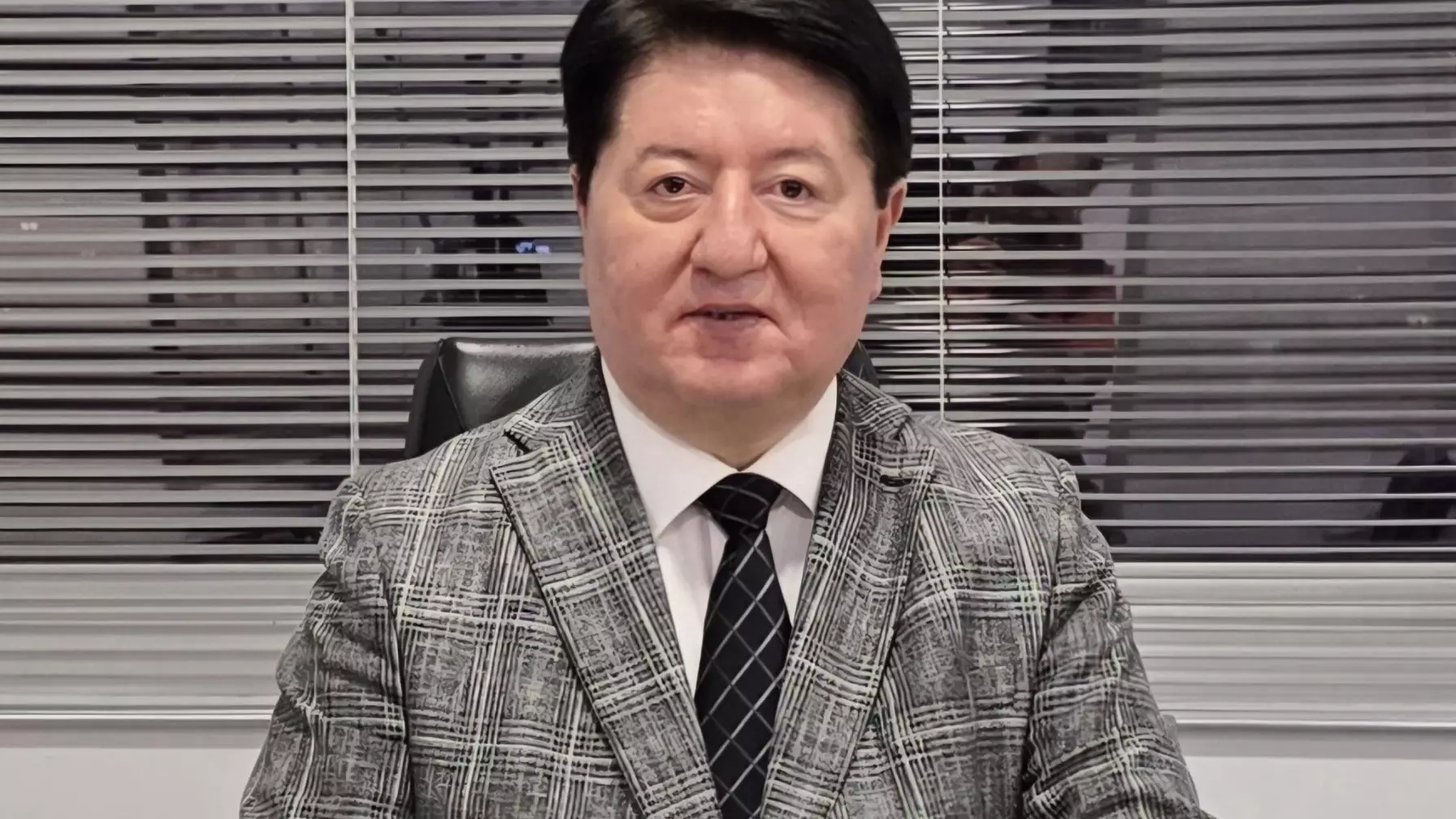 "Орыс тілінің қадірін енді түсіндіңіз бе?!"деген Мұртаза Бұлұтайдың пікірі қызу талқыға түсті