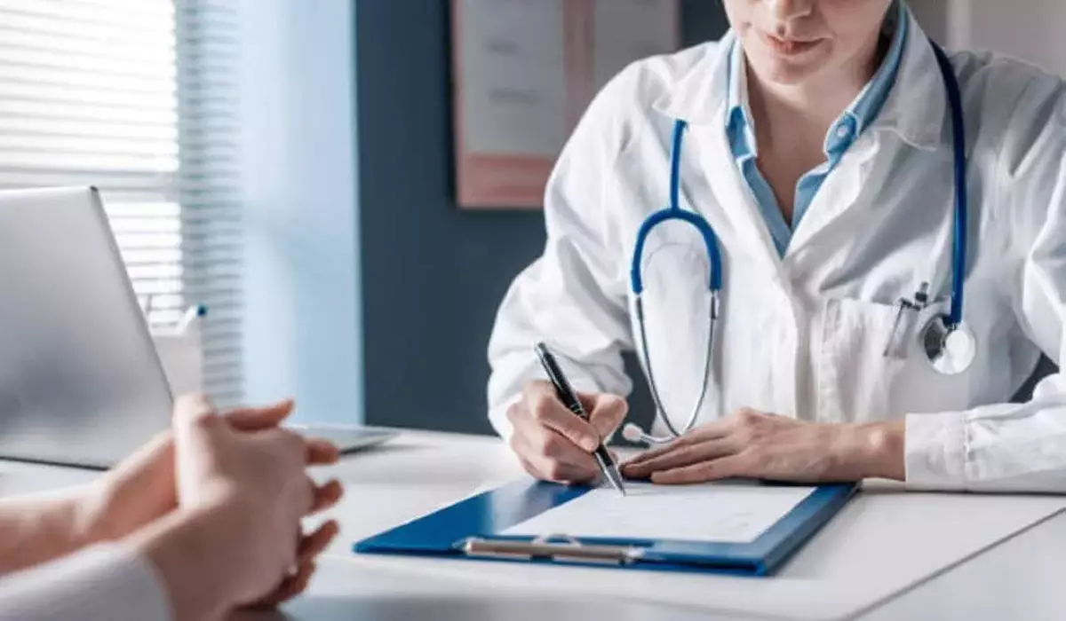 «Схватила за воротник и ударила»: женщина напала на врача в Кызылорде