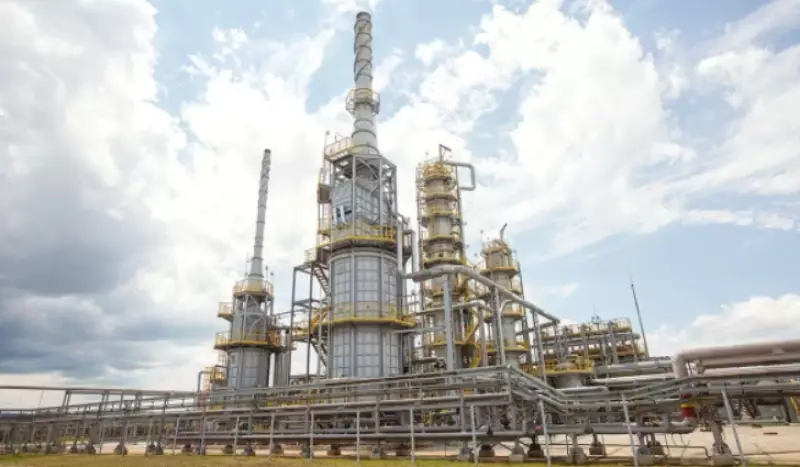 Украина атаковала один из крупнейших НПЗ в России