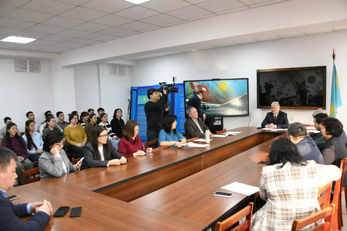 В КазНУ им. аль-Фараби обсудили историческую роль конституционной реформы