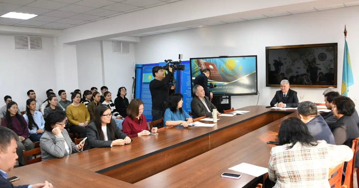  ҚазҰУ-да конституциялық реформаның тарихи мәніне талдау жасалды 