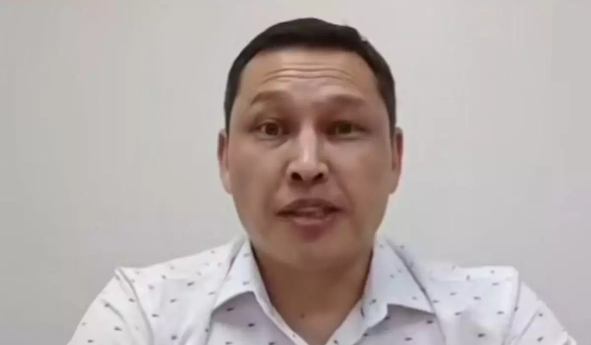 "Шаршадым": Қоғам белсендісі Санжар Боқаев Қазақстаннан көшіп кетті