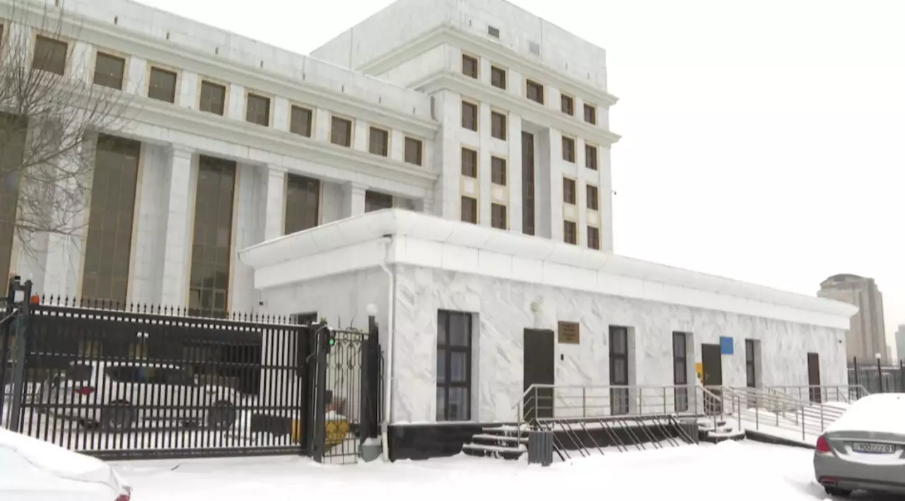 Астанада оқу орталығына алданғандар әділдік сұрайды