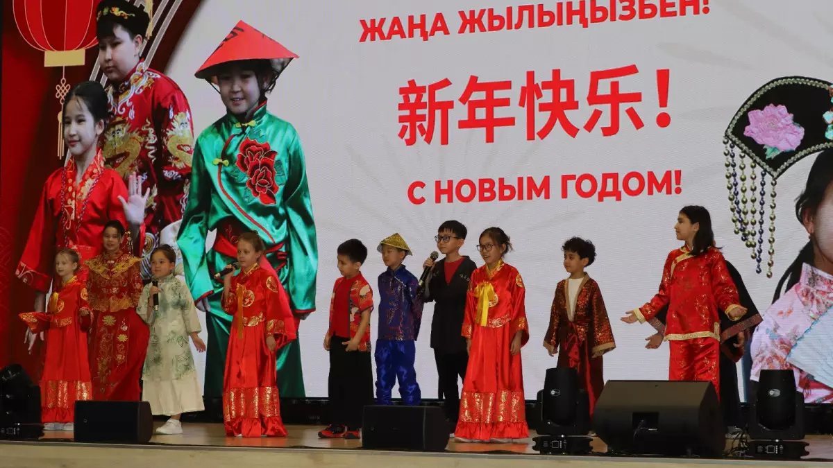 Оқушылар Қытай Жаңа жылын мәдени мерекеге айналдырды
